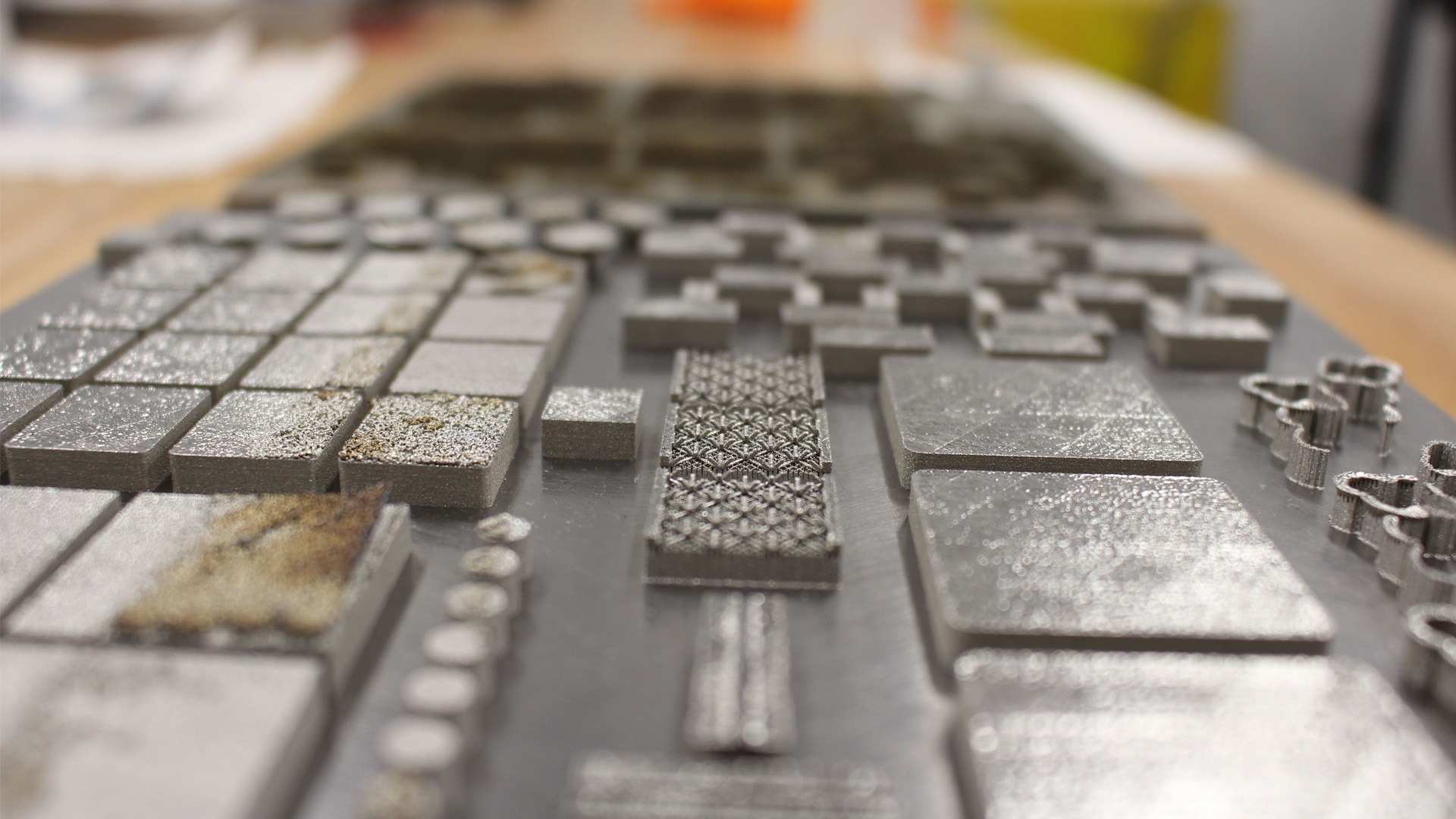 Additive manufacturing with metals