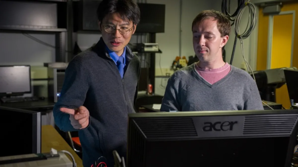 <p>Professor Jun Ueda with a student in his lab</p> Professor Jun Ueda with a student in his lab